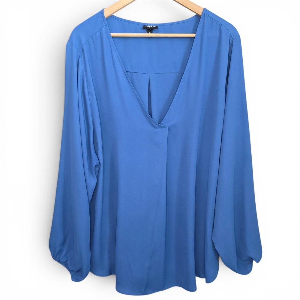 Torrid Top Womens 4 US Plus 4X Blue V Neck Georgette Pullover Blouse Casual